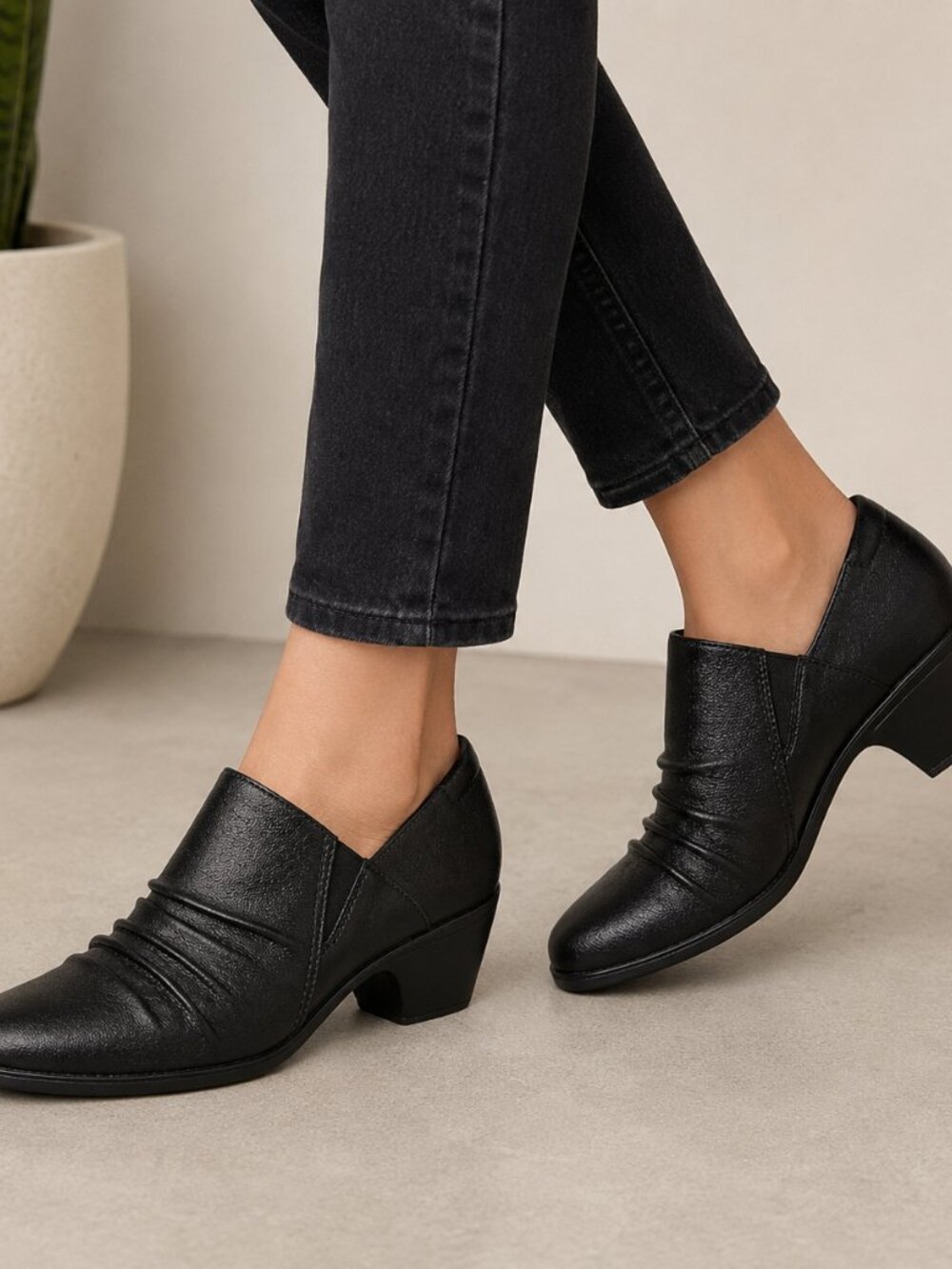 Clarks Emily 2 Cove Black Leather Ruched Heeled Shooties  8 1/2